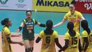 Selebrasi tim putri Gresik Petrokimia Pupuk Indonesia saat bertanding melawan Jakarta Pertamina Fastron  pada lanjutan seri pertama putaran kedua Proliga 2023 yang berlangsung di GOR Tridharma Gresik, Minggu (5/2/2023). (Dok. Proliga)