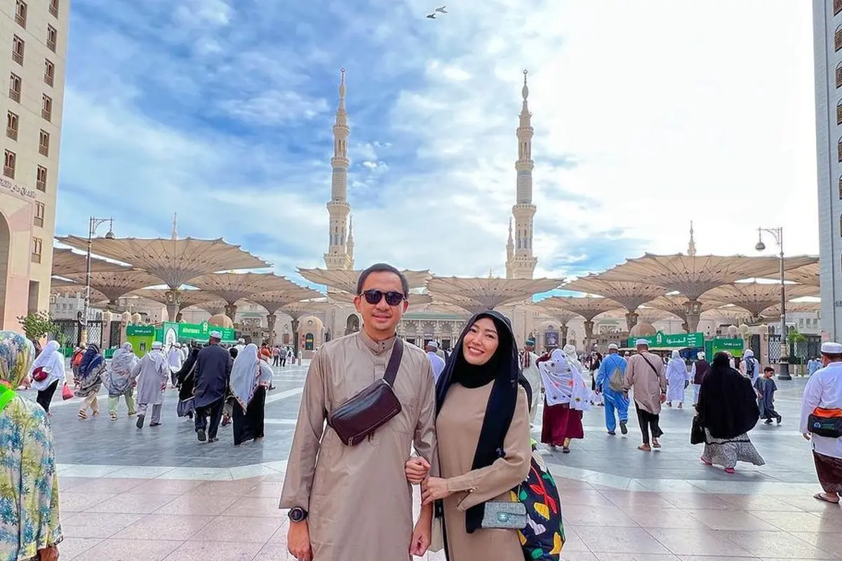 Ayu Dewi dan Regi Datau (Sumber: Instagram/mrsayudewi)
