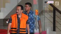 Wali Kota Blitar nonaktif Muhammad Samanhudi Anwar usai pemeriksaan di Gedung KPK, Kamis (26/7). Samanhudi diperiksa sebagai tersangka untuk melengkapi berkas kasus suap ijon proyek pembangunan sekolah lanjutan pertama di Blitar  (Merdeka.com/Dwi Narwoko)