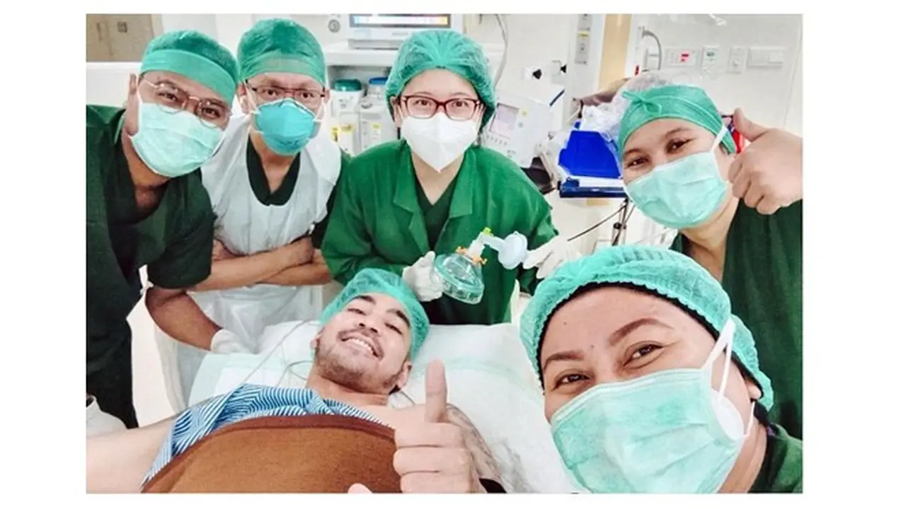 10 Potret Robby Purba Jalani Operasi Tumor Payudara, Jarang Terjadi pada Pria