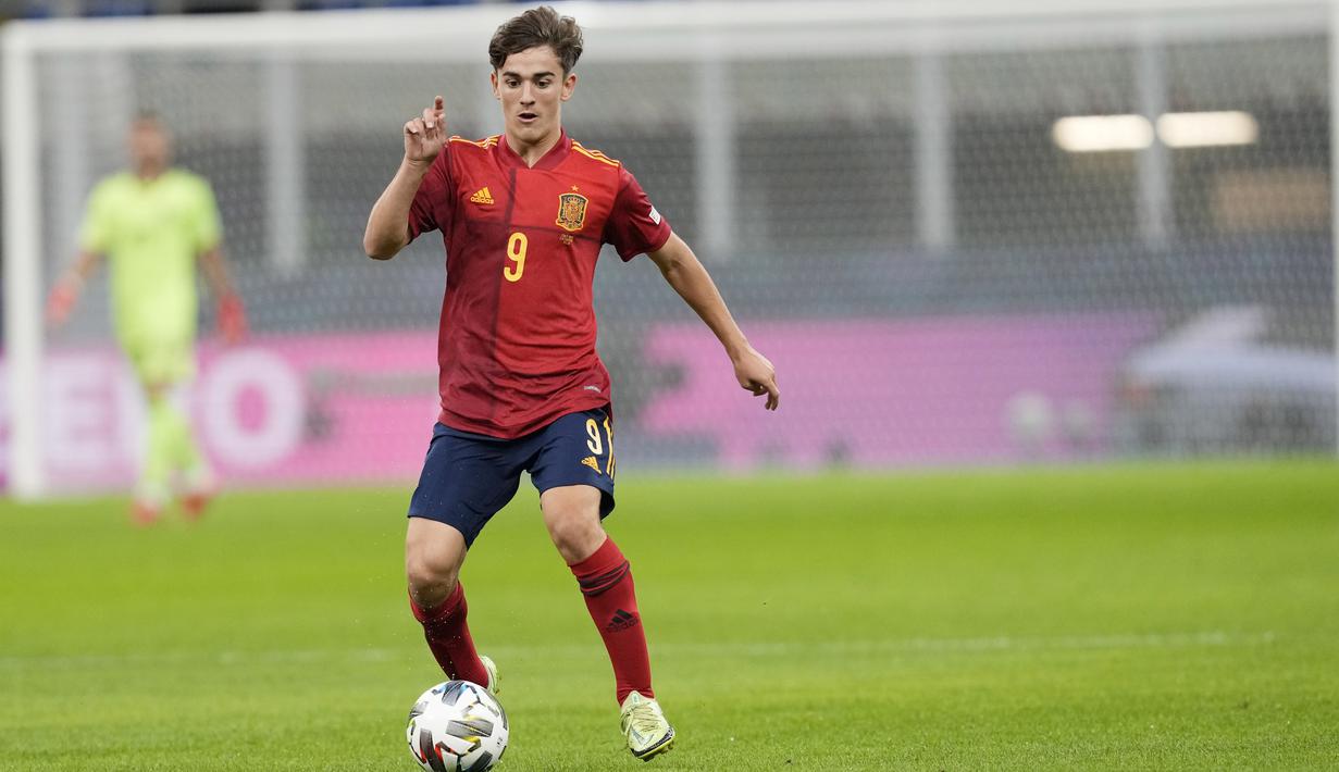 Pada laga tersebut ada salah satu pemain yang mampu mencuri perhatian yakni pemain muda Spanyol, Pablo Martin Paez Gavira alias Gavi. (AP/Antonio Calanni)