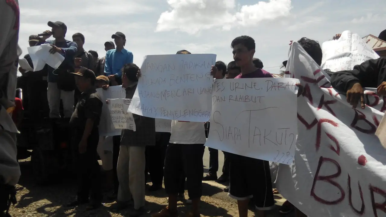 Demo pendukung paslon perseorangan Pilkada Bengkulu Tengah
