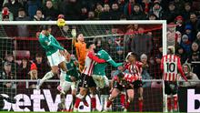 Bek Liverpool, Virgil van Dijk mencetak gol pembuka dalam pertandingan sepak bola Liga Inggris antara Sunderland dan Liverpool di Stadion of Light, Sunderland, Inggris timur laut, pada 11 Februari 2026. (ANDY BUCHANAN / AFP)