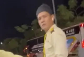 Potongan gambar video sopir bus ugal-ugalan tidak terima ditegur. (Liputan6.com/ Dok Ist)