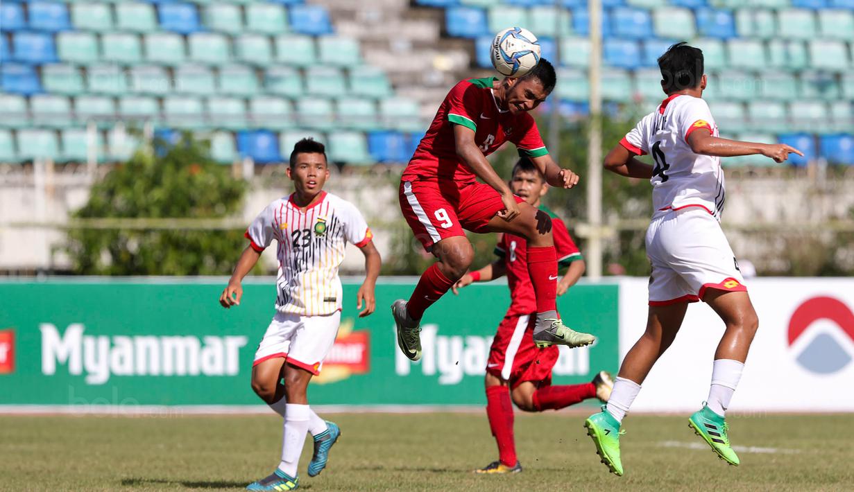 Pemain Timnas Indonesia U-19, Rafli Nursalim, saat pertandingan melawan Brunei Darussalam pada laga Piala AFF U-18  di Stadion Thuwunna, Rabu, (13/9/2017). Indonesia menang 8-0 atas Brunei Darussalam. (Liputan6.com/Yoppy Renato)