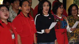 Dewan Pembina Komnas API Rieke Diah Pitaloka memastikan organisasi itu tidak akan menyaingi Komite Olahraga Nasional Indonesia (KONI) dalam mengurusi insan olahraga, Jakarta (9/9/2014) (Liputan6.com/Miftahul Hayat)