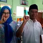 Mendikbud Muhadjir Effendi mencoblos Pilkada 2018 bersama istri.