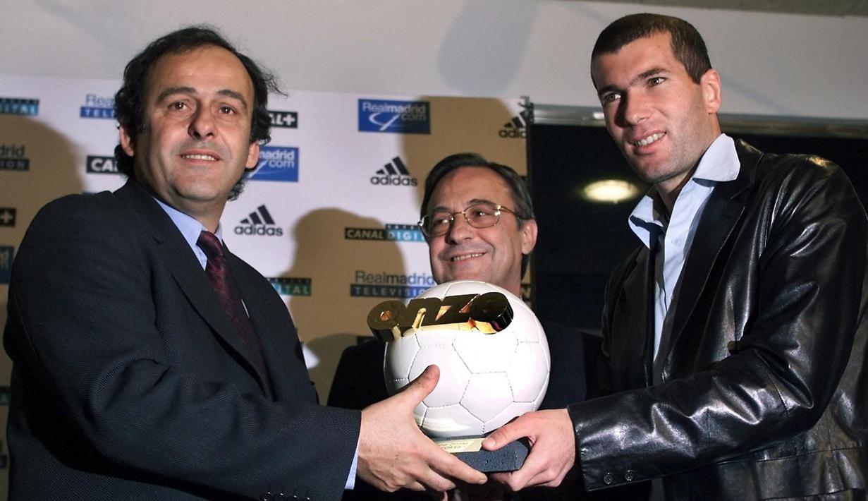 Secara individu, pemain kelahiran Marseille ini pernah meraih gelar Pemain Terbaik Dunia FIFA sebanyak tiga kali, Ballon dÓr pada tahun 1998 serta dia sempat memegang rekor sebagai pemain termahal di dunia saat ditransfer dari Juventus ke Real Madrid pada musim 2001-2002. (Foto: AFP/Christophe Simo)