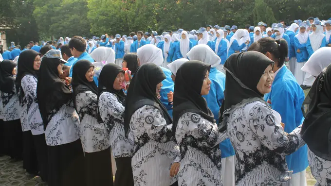 Satya Lencana Pendidikan Warnai Perayaan Hari Guru Nasional