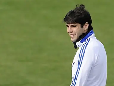 Bintang Real Madrid Kaka sedang berlatih pada 21 Februari 2011, jelang partai kontra Liga Champions melawan Lyon. AFP PHOTO/JAVIER SORIANO