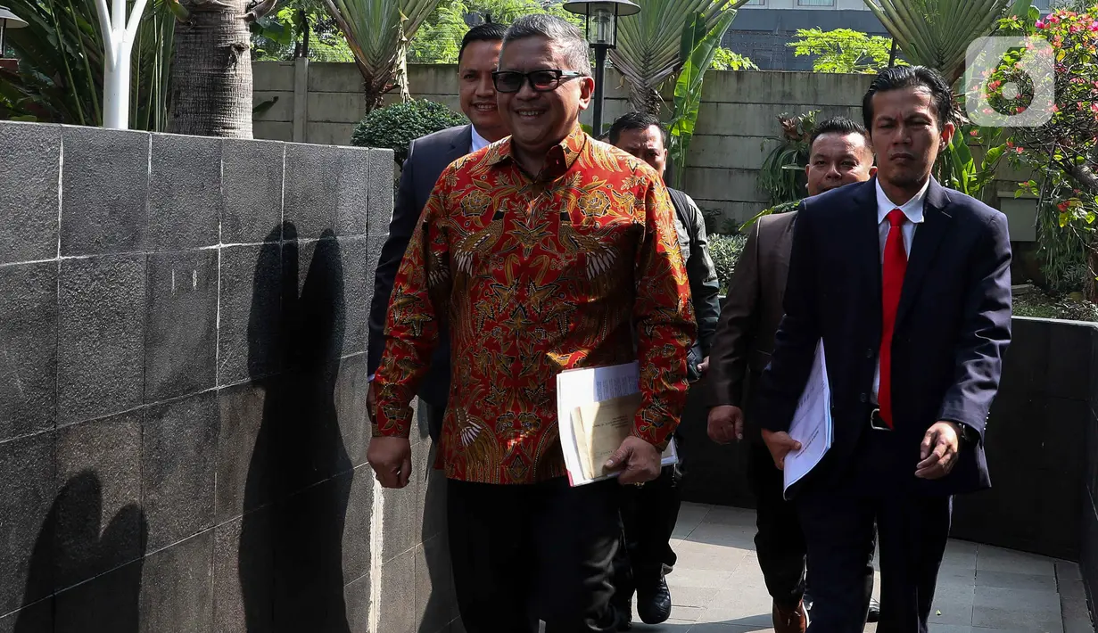 Hasto Kristiyanto memenuhi panggilan KPK sebagai  saksi kasus korupsi Harun Masiku yang sudah buron sejak 2019. (Liputan6.com/Herman Zakharia)