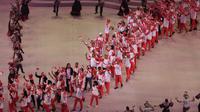 Kontingen Indonesia memasuki panggung opening ceremony di Philippine Arena. Mereka mengenakan pakaian adat Indonesia. (Mohammed Iqbal Ichsan)