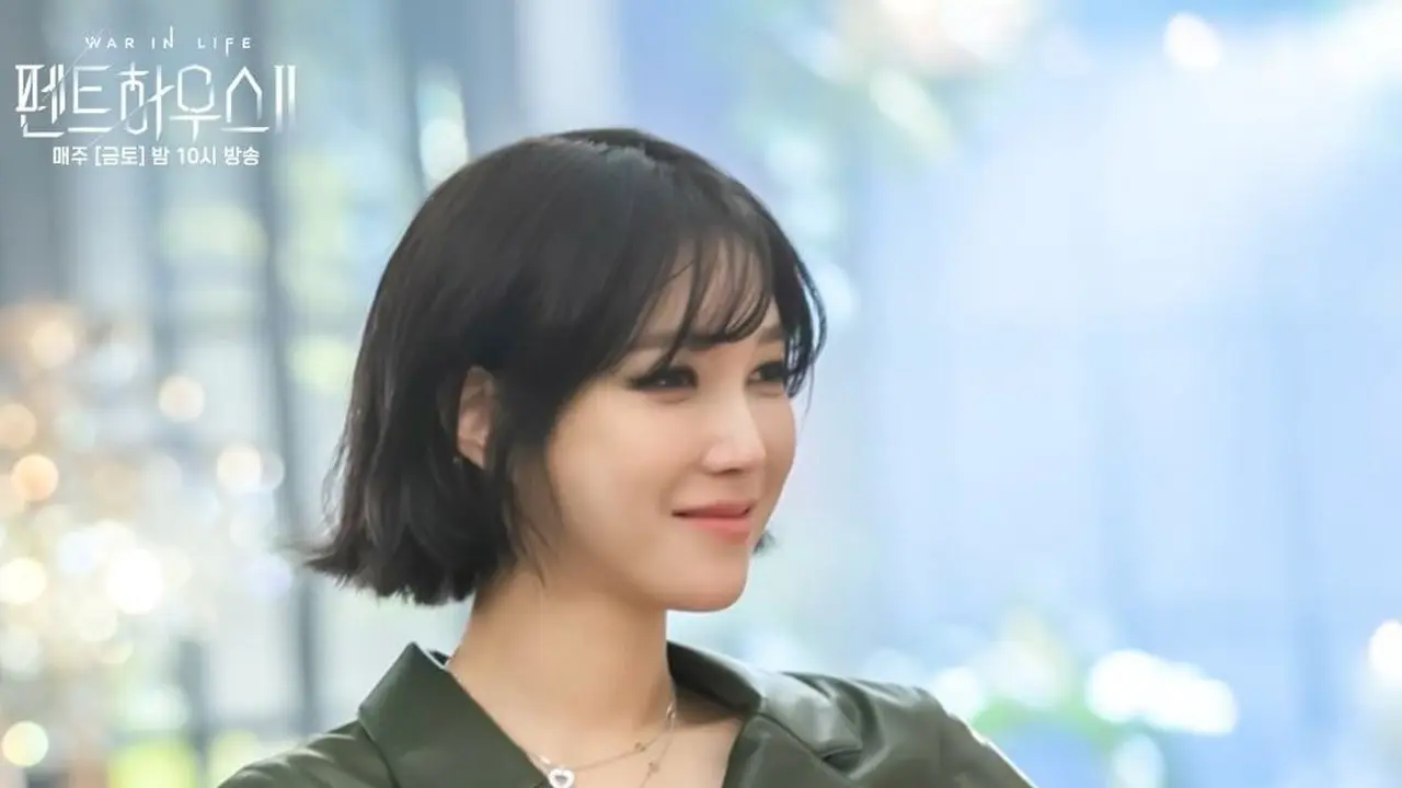 Mengintip Gaya Fierce Look ala Lee Ji Ah dalam Penthouse 2, Kenakan Outfit dengan Harga Fantastis