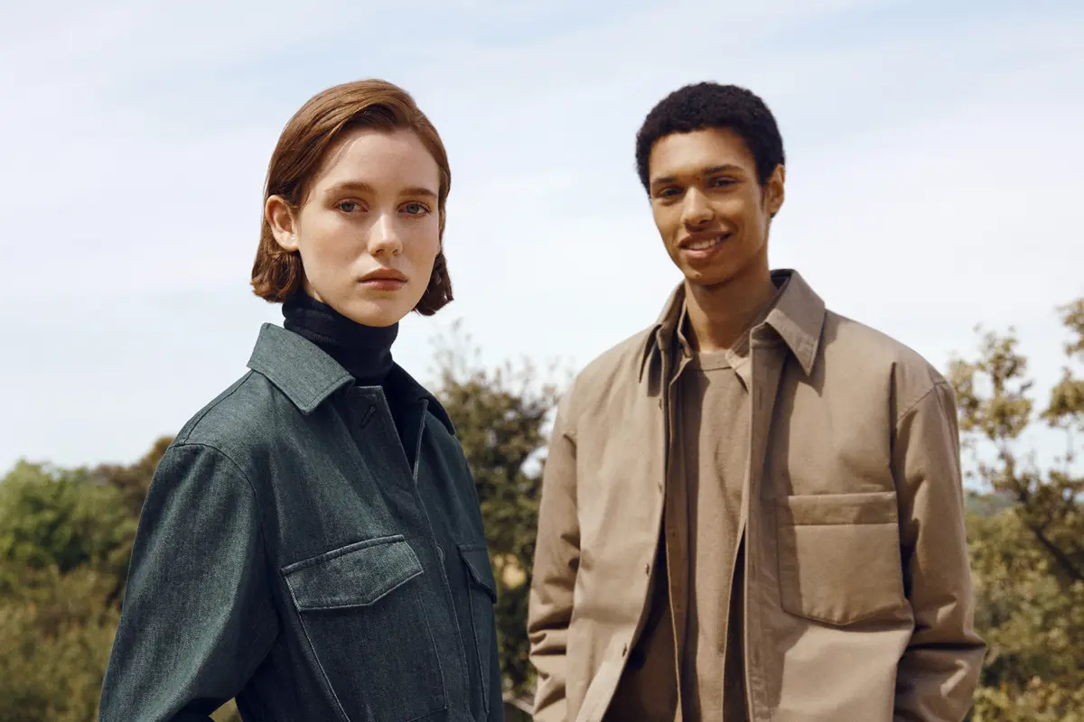Ide Styling Outfit Bernuansa Netral di Musim Penghujan dari UNIQLO