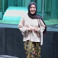 Belakangan ini sederet selebriti tampil baru dengan hijabnya. Salah satunya ada Ikke Nurjanah yang telah mantap memutuskan mengubah penampilannya dengan menggunakan hijab setelah menunaikan ibadah haji. (Adrian Putra/Bintang.com)