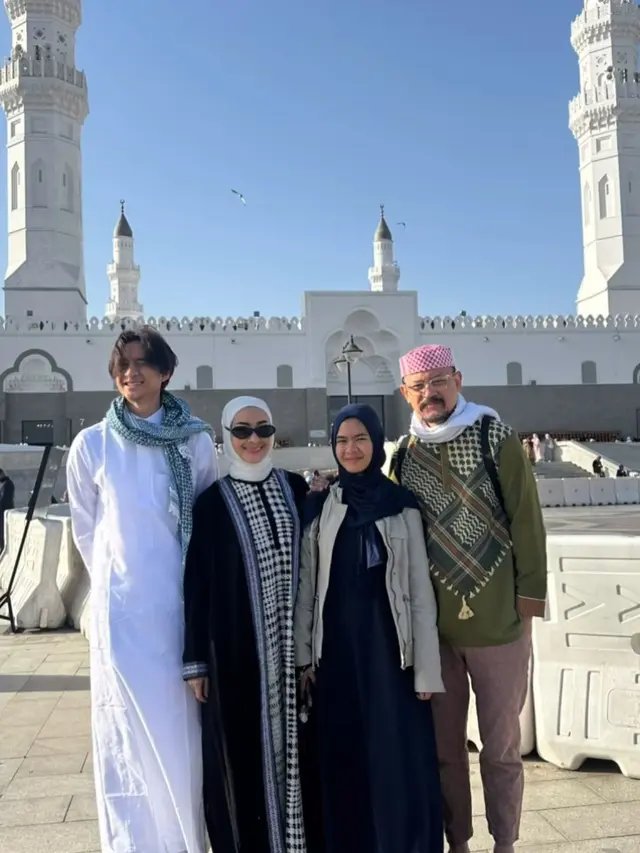 Iis Dahlia tunjukkan momen haru Bersama keluarga. (credit:instagram.com/isdadahlia)