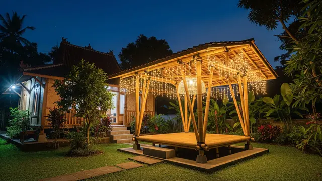 Inspirasi Gazebo Bambu Modern di Halaman Rumah Kampung