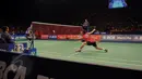 Pertarungan sengit antara Jan O Jorgensen melawan Kento Momata asal Jepang di final BCA Indonesia Open Superseries Premier 2015, Jakarta, Minggu (7/6/2015). Kento menang 16-21, 21-19, 21-7. (Liputan6.com/Andrian M Tunay)