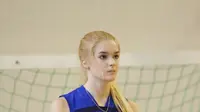 Pemain voli asal Rusia, Alisa Manenok, mencuri perhatian netizen karena paras dan tubuhnya yang indah. Sumber: Brightside.me.
