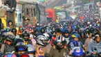 Perjalanan yang panjang akan dialami bagi para pemudik yang akan menempuh jalan darat. Bahaya pun mengintai saat di perjalanan. Berikut 6 tips agar mudik aman dan nyaman