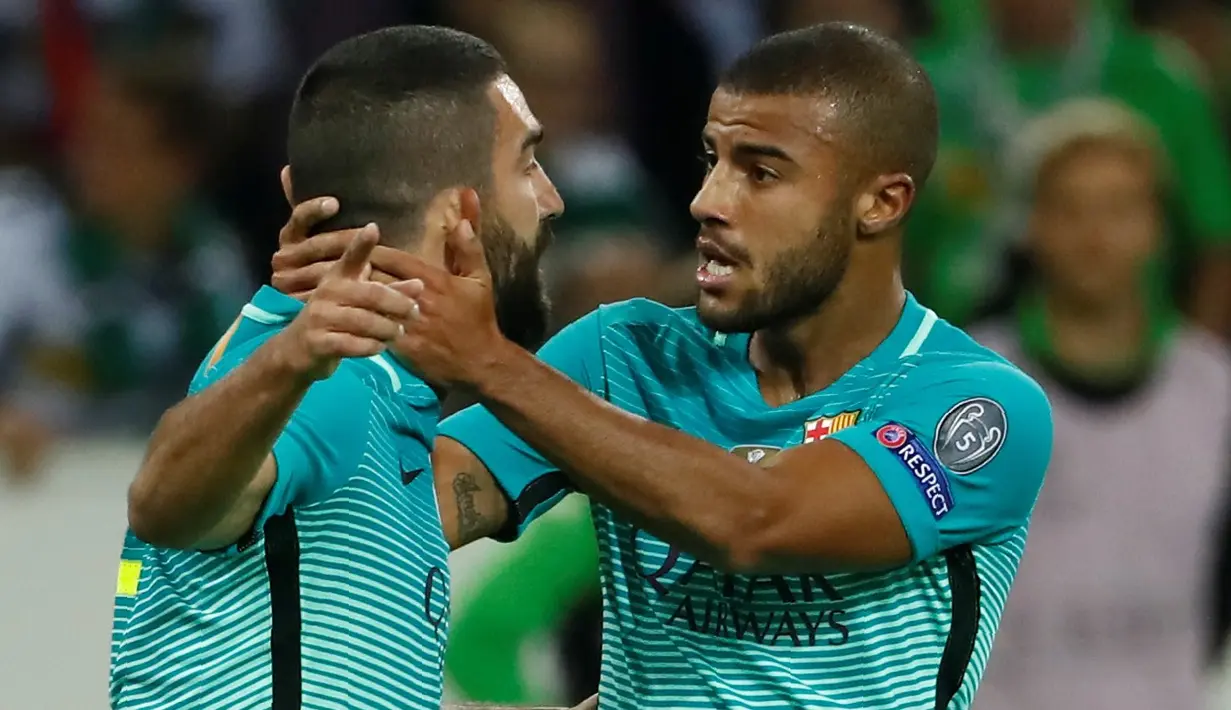 Ekspresi pemain Barcelona, Arda Turan (kiri), setelah mencetak gol ke gawang Borussia Monchengladbach pada laga kedua Grup C Liga Champions di Stadion im Borussia-Park, Kamis (29/9/2016) dini hari WIB. (AFP/Odd Andersen)