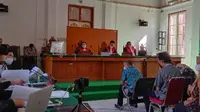 Sidang kedua perkara dugaan suap proyek di Sulsel yang mendudukkan Agung Sucipto sebagai terdakwa menghadirkan 9 orang ASN sebagai saksi (Liputan6.com/ Eka Hakim)