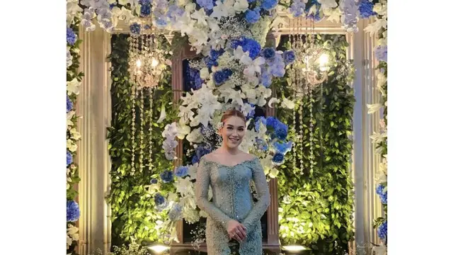 Potret Ayu Ting Ting Kenakan Kebaya Berbagi Warna Lengkap dengan Gaya Rambutnya Bisa Jadi Inspirasi/dok. @ayutingting92