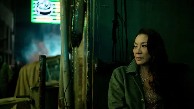 Michelle Yeoh dalam film Everything Everywhere All at Once. (Foto: Dok. A24/ IMDb)