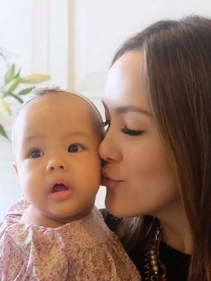 Cathy Sharon dan anak