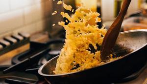 memasak nasi goreng (created by AI)