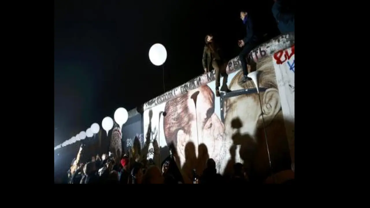 Peringatan runtuhnya Tembok Berlin ke-25. (Reuters)