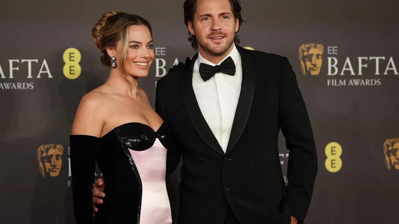 Margot Robbie dan Tom Ackerley
