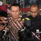 Ketua KY, Suparman Marzuki saat memberikan keterangan kepada awak media usai melakukan pertemuan dengan Pimpinan KPK, Jakarta, (6/10/14). (Liputan6.com/Miftahul Hayat)