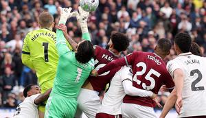 Gol West Ham ke gawang Arsenal dianulir wasit. (Dok. X/The Touchline)