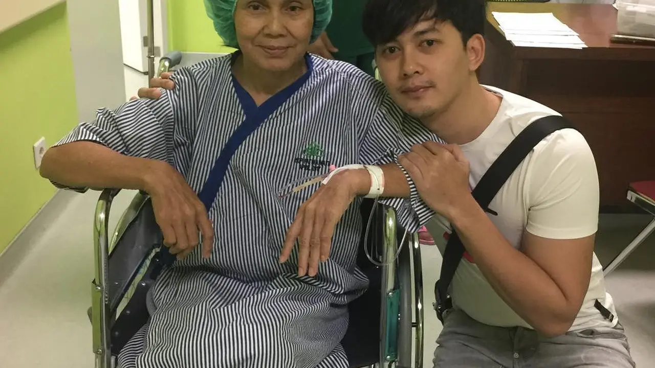 Sempat Sembuh, Ini 5 Potret Kondisi Terbaru Ibunda Kiki Farrel yang Idap Kanker