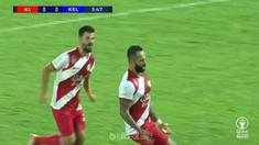 Striker Kuala Lumpur FA, Guilherme De Paula melakukan selebrasi menari setelah mencetak dua gol. Namun, rekannya tak tergoda untuk ikut bergoyang. This video is presented by Ballball.