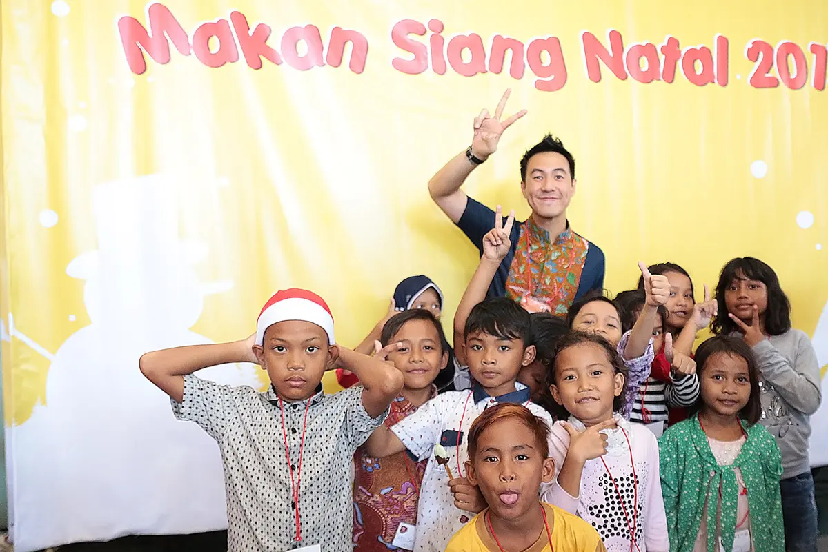 [Bintang] Di Momen Natal 2017, Daniel Mananta Malah Jadi Pelayan