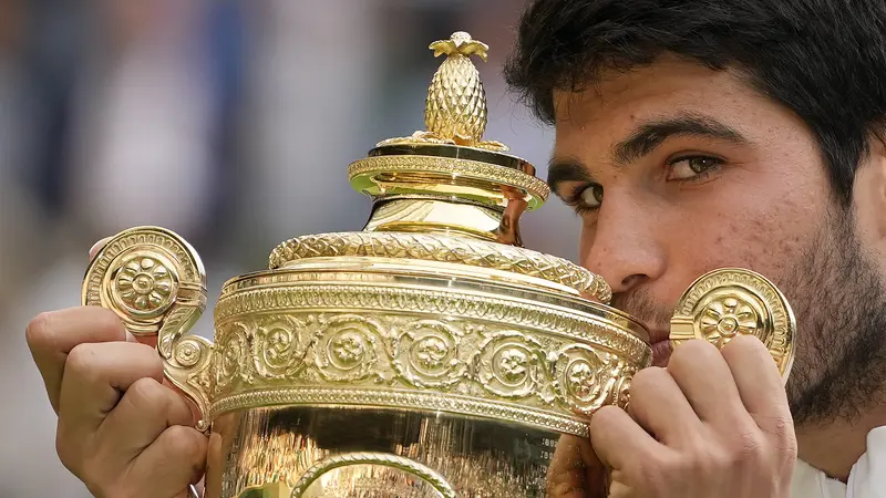 Foto: Raih Gelar Wimbledon 2023 setelah Tundukkan Novak Djokovic, Carlos Alcaraz Putus Dominasi Juara Big Four dalam 20 Tahun Terakhir