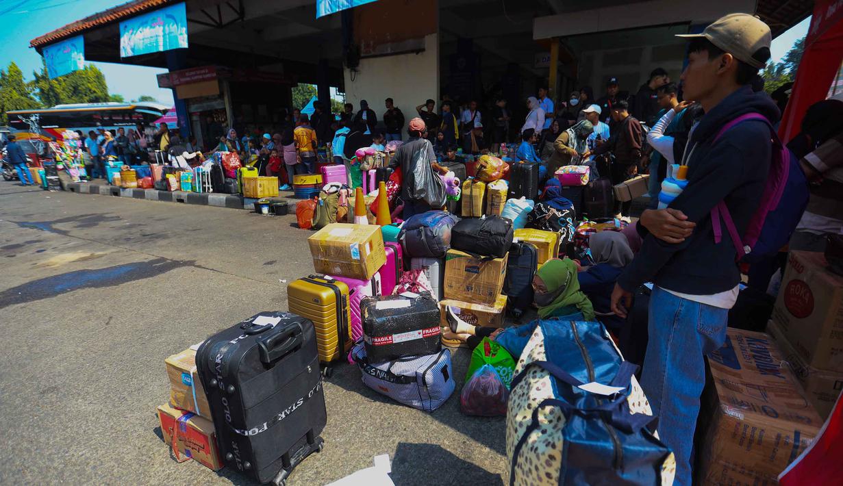 Ia memperkirakan jumlah penumpang yang berangkat dari Terminal Antar Kota Antar Provinsi Kampung Rambutan akan mencapai angka 5.000 hingga 6.000 orang.