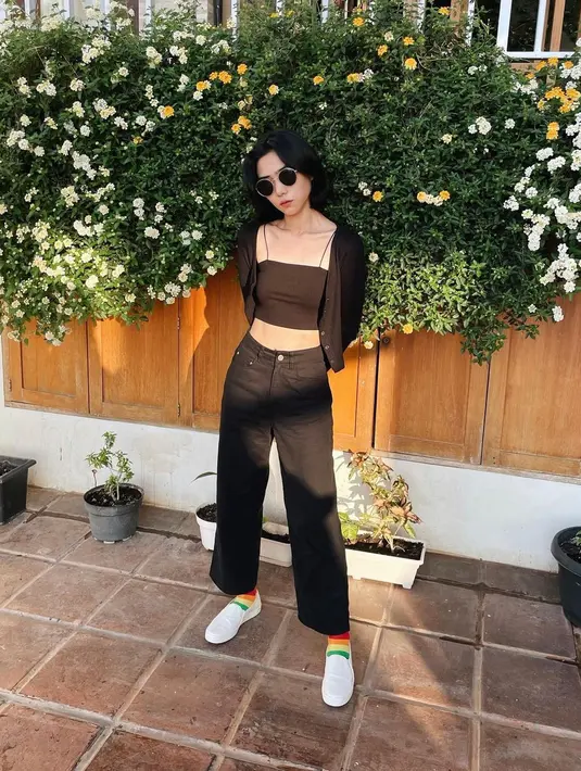 Penampilan rambut baru Isyana benar-benar membuat penggemarnya pangling. (Foto: Instagram/ @isyanasarasvati)