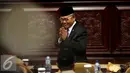 Ketua DPD RI terpilih Mohammad Saleh sebelum melakukan pelantikan saat rapat Paripurna DPD luar biasa di Nusantara V Gedung Parlemen, Senayan, Jakarta, Selasa (11/10). (Liputan6.com/Johan Tallo)