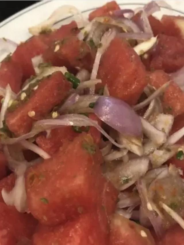 8 Potret Nyeleneh Orang Masak Buah, Ada Rambutan Goreng