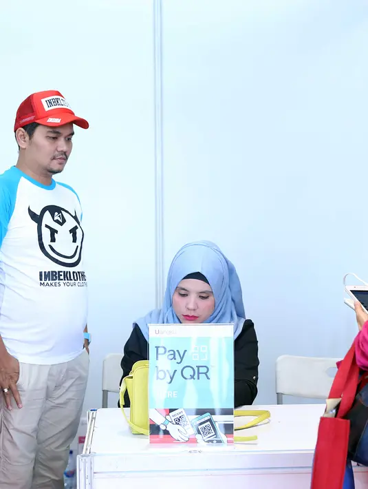 Namun sekarang ini banyak acara-acara bazaar yang mengundang dirinya untuk turut meramaikan dan memperkenalkan produknya. (Nurwahyunan/Bintang.com)