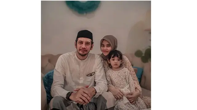 Kerap Berperan Antagonis, Ini 7 Potret Teuku Mirza dengan Keluarga