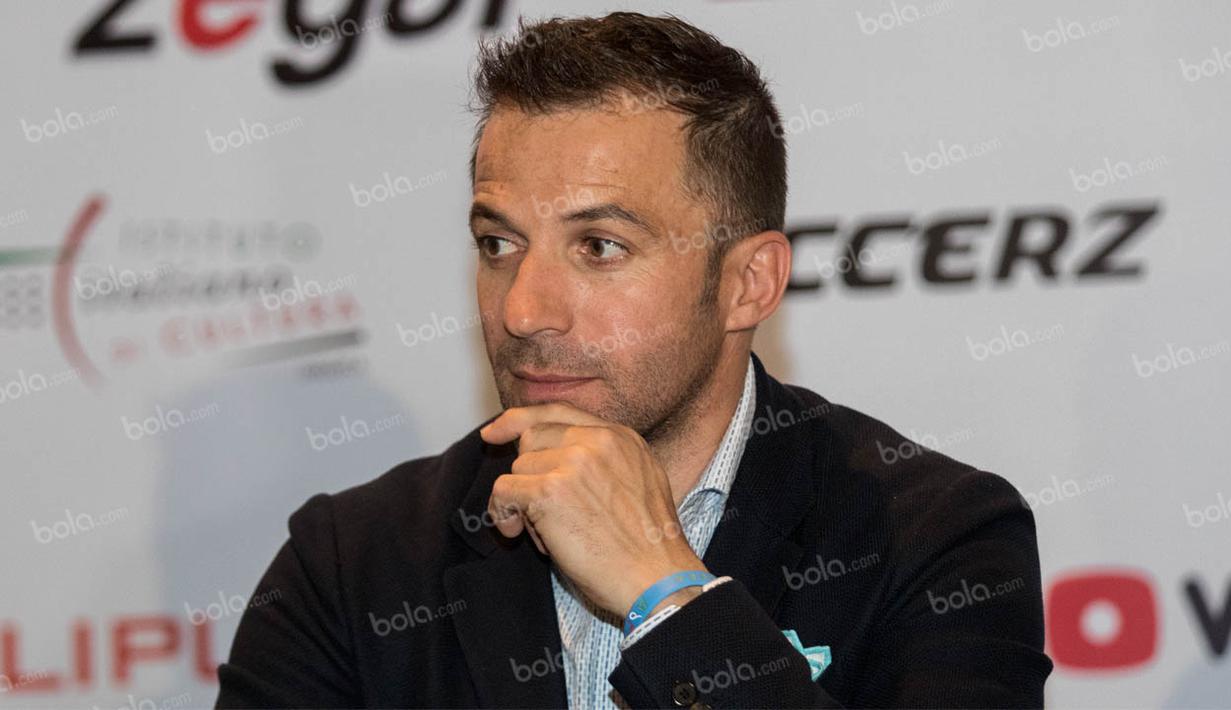 Pada kunjungan singkatnya itu Alessandro Del Piero mengaku terkesan dengan keramahan warga Jakarta. (Bola.com/Vitalis Yogi Trisna)