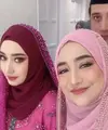 Cindy terlihat anggun di momen penting sang putri tercinta, dari pengajian, siraman, akad nikah, hingga resepsi pernikahan. @cindyfatikasari18
