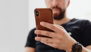 7 Warna Casing HP Favorit Orang Introvert Menurut Psikologi, Mana Pilihanmu
