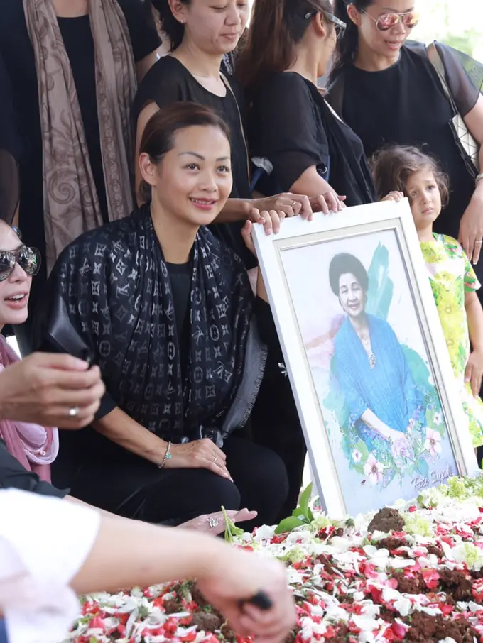 [Bintang] Indah Kalalo