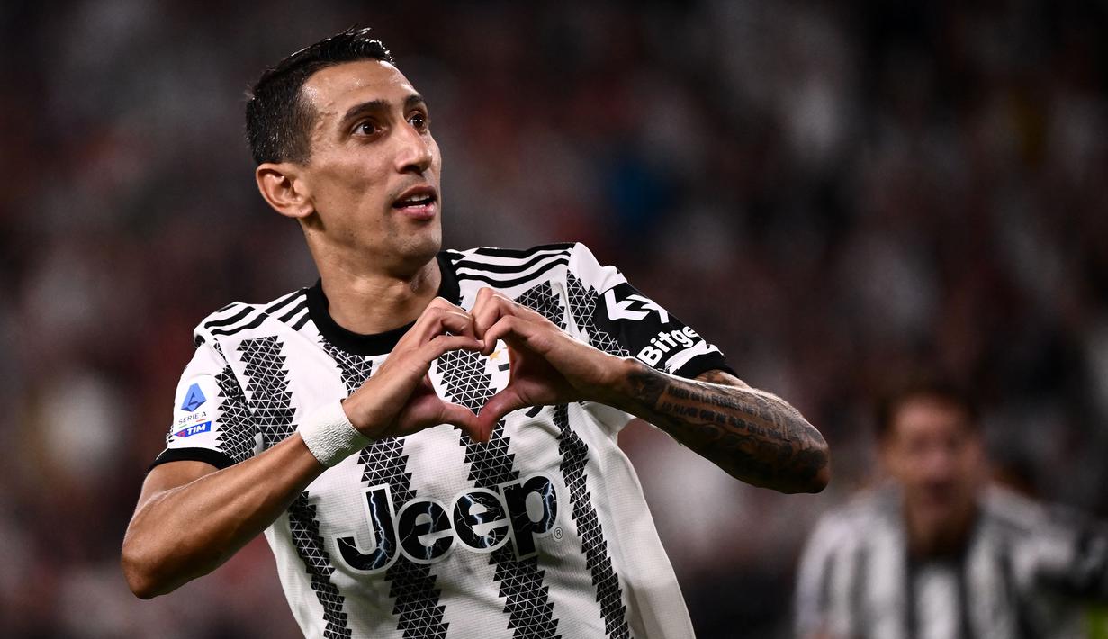Angel Di Maria tampil menawan bersama Dusan Vlahovic saat Juventus bekuk Sassoulo dengan skor 3-0. Pemain Argentina tersebut berhasil mencetak satu gol dan satu assist. Di Maria sendiri merupakan rekrutan anyar Bianconeri pada bursa transfer musim panas 2022 yang diboyong dari Paris Saint-Germain dengan status bebas transfer. (AFP/Marco Bertorello)