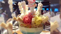 Kafe Ini Hidangkan Es Krim Stroberi Raksasa, Sanggup Habiskan?